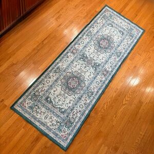 Ruggable 2.5x7’ Runner Throw Area Rug Machine Washable Oriental Persian 30”x82”